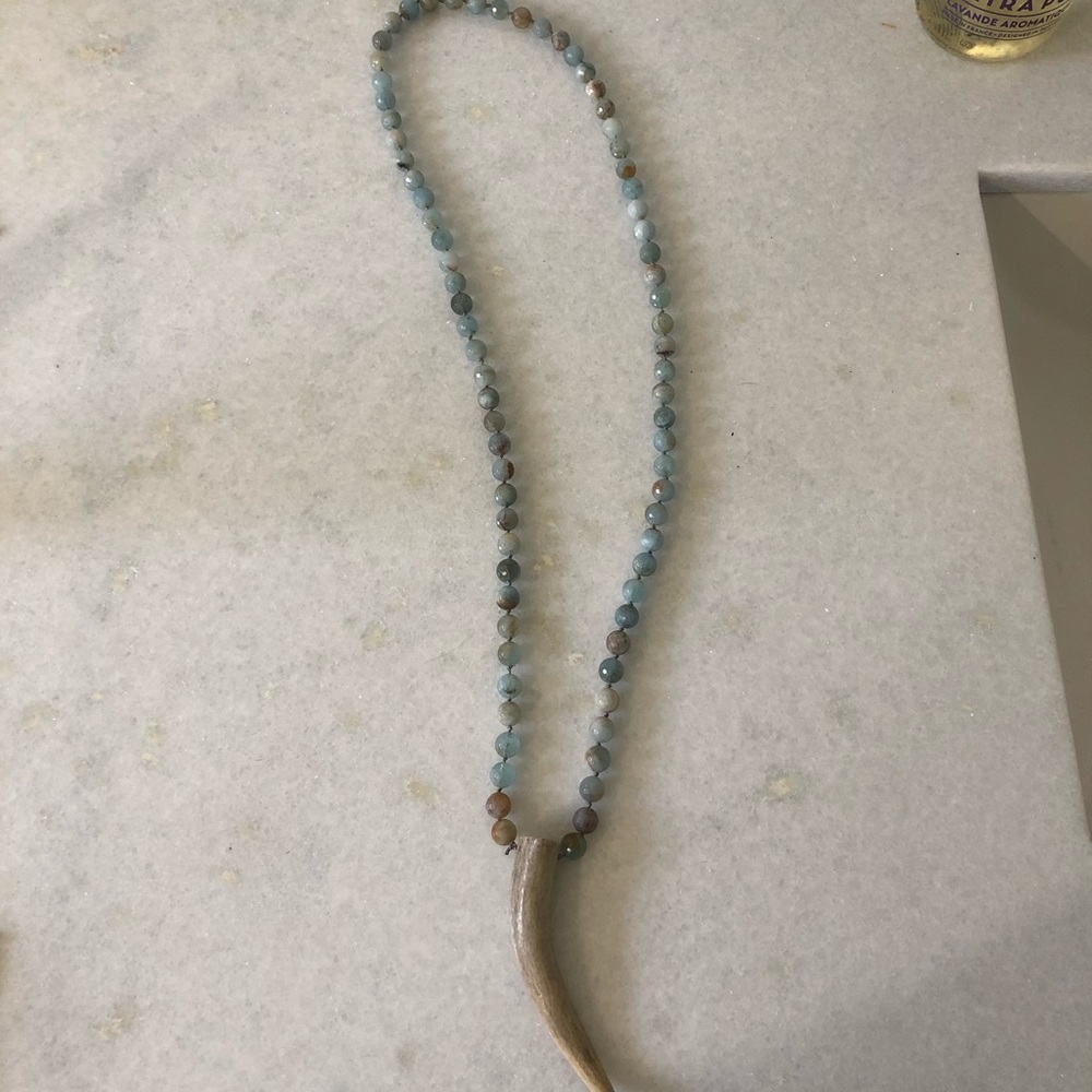 Beaded necklace with horn